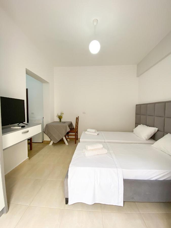 Family Apartments Himara Exterior photo